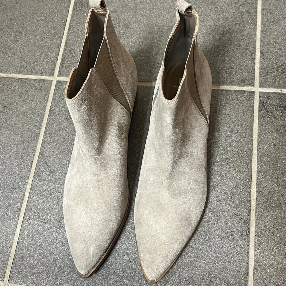 Marc Fisher LTD Women's Yale Pointed Toe Chelsea Boots Sz 10